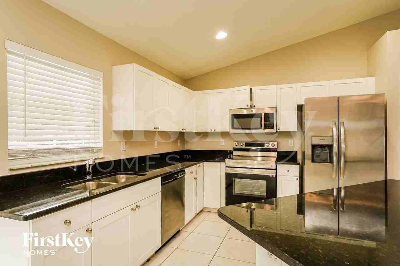 2709 Sw 4th Ave - Photo 6 of 15