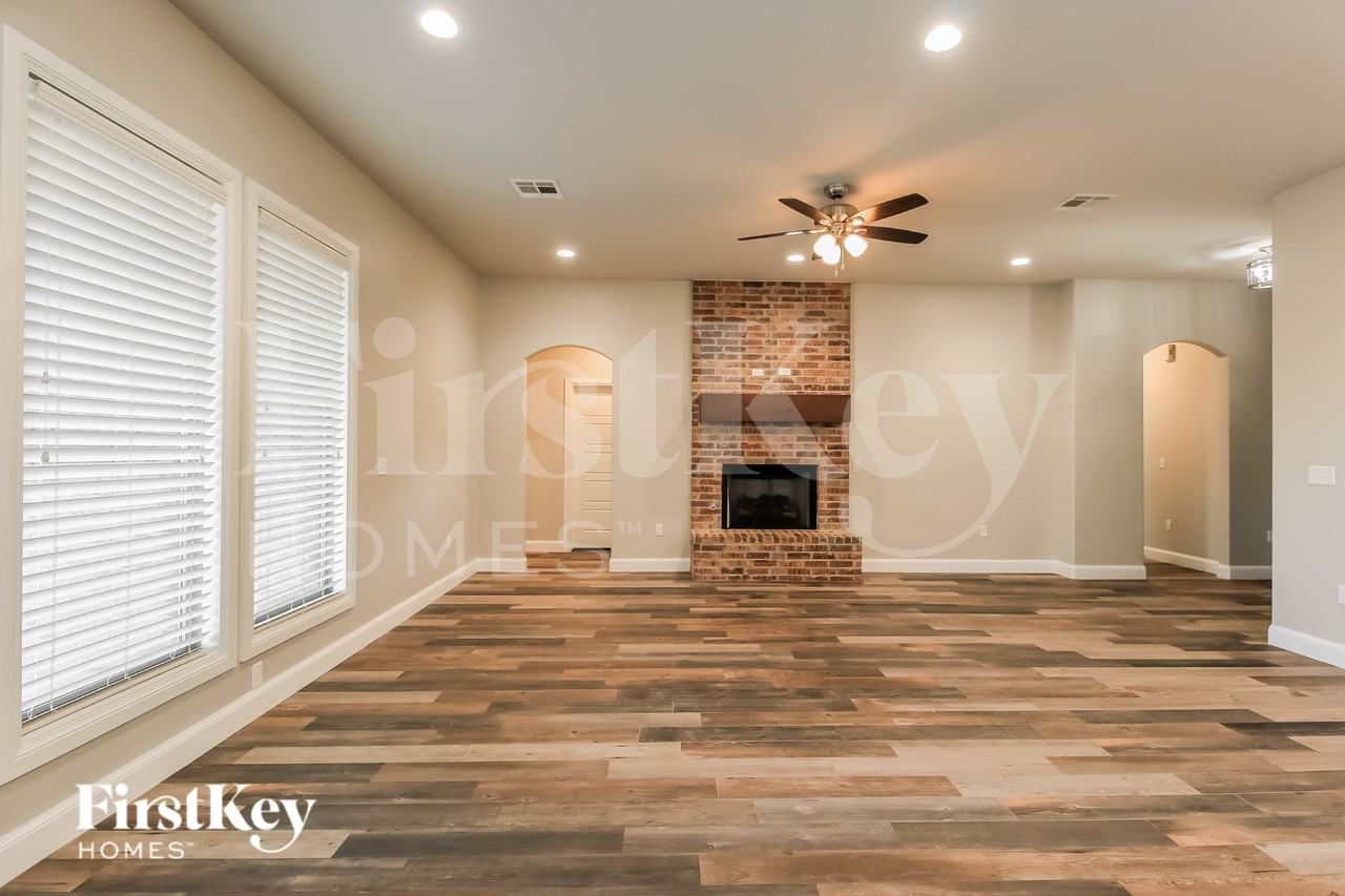 13904 Hutchinson Pl - Photo 3 of 15