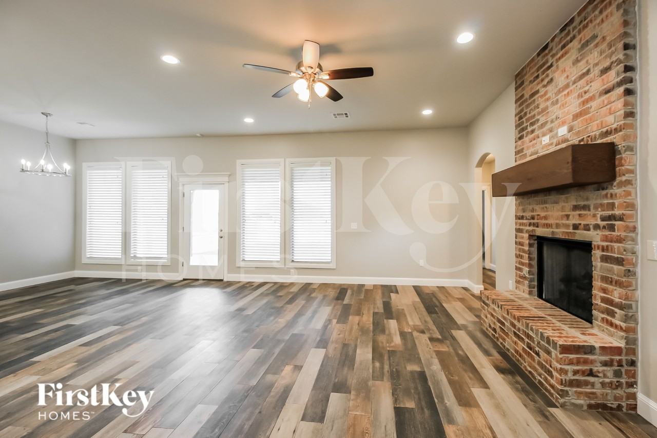 13904 Hutchinson Pl - Photo 4 of 15