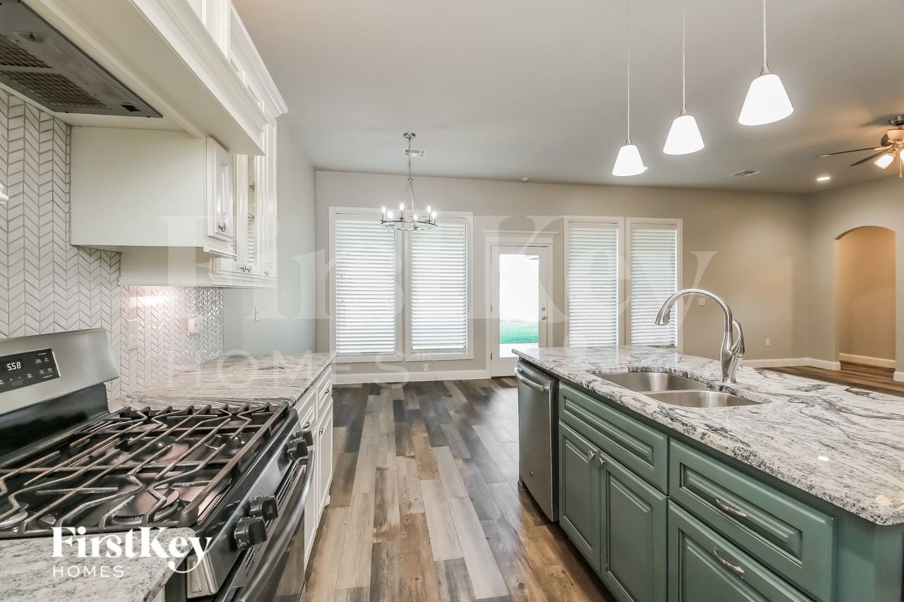 13904 Hutchinson Pl - Photo 5 of 15