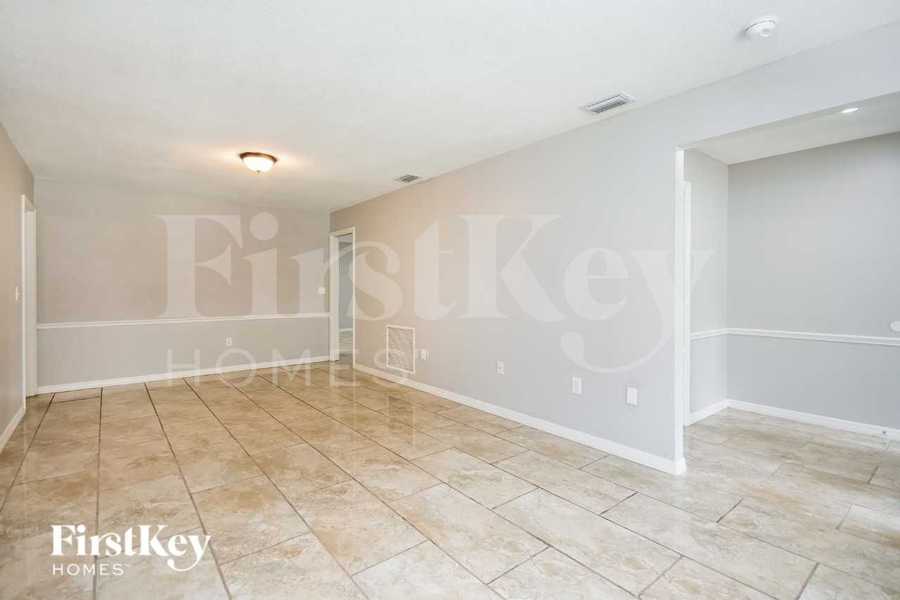 815 Lake Elbert Court - Photo 4 of 16