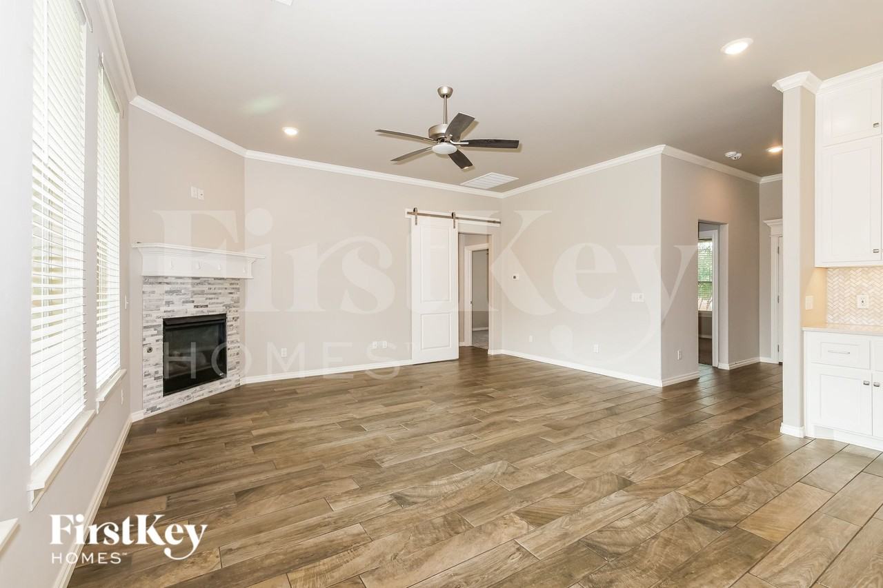 616 Texoma Dr - Photo 2 of 19