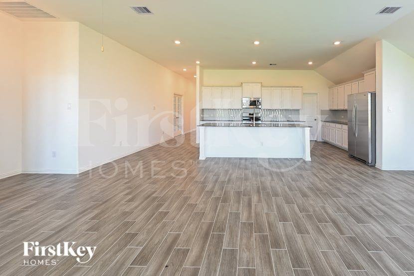 14907 Lake Shore Ave - Photo 2 of 15