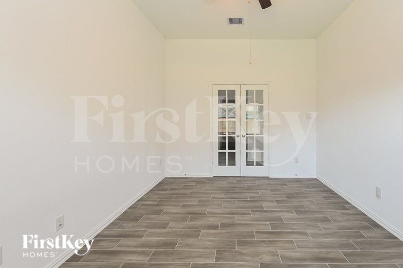 14907 Lake Shore Ave - Photo 6 of 15