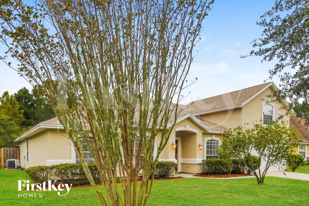 2447 Royal Pointe Dr - Photo 2 of 15