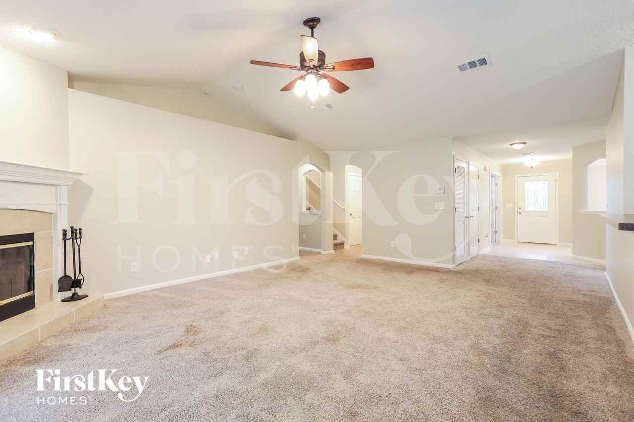 2447 Royal Pointe Dr - Photo 4 of 15