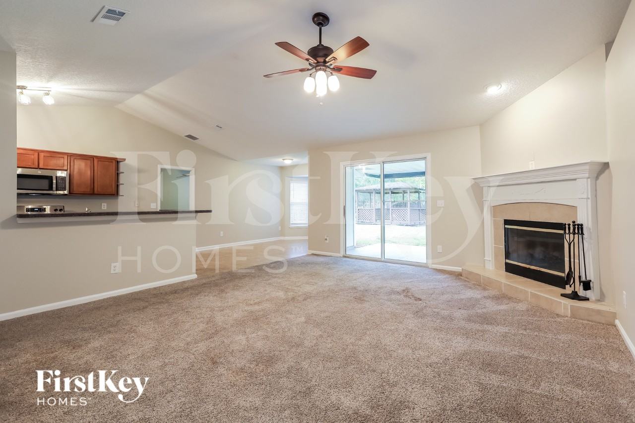 2447 Royal Pointe Dr - Photo 5 of 15