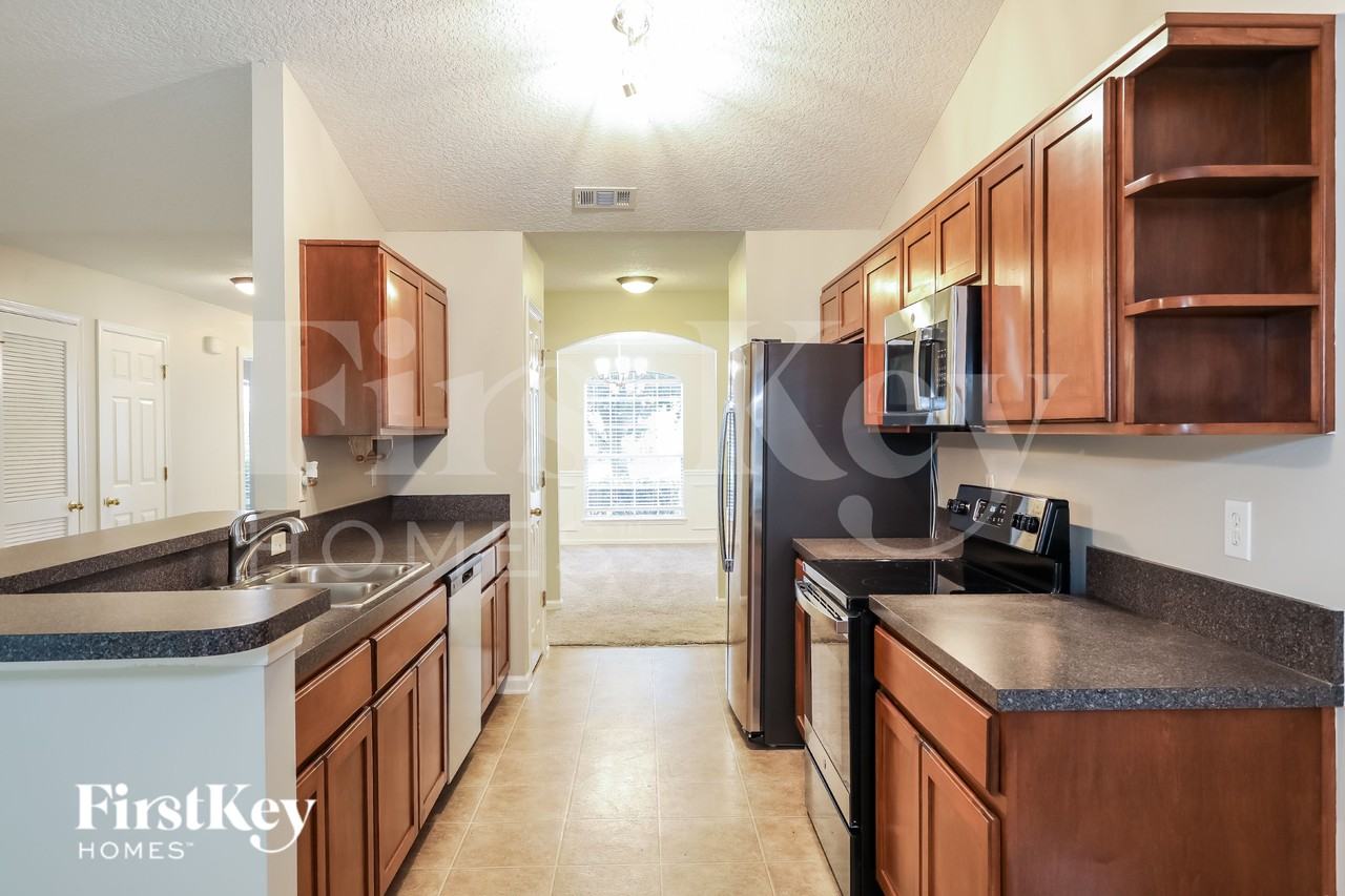 2447 Royal Pointe Dr - Photo 7 of 15