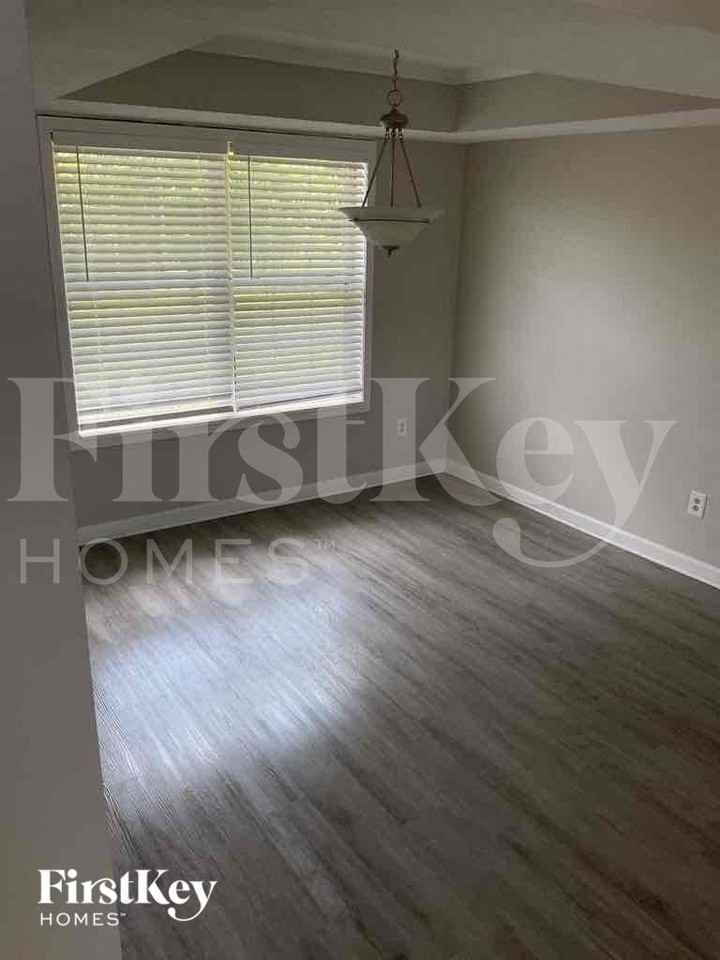 962 Andover Dr - Photo 2 of 10