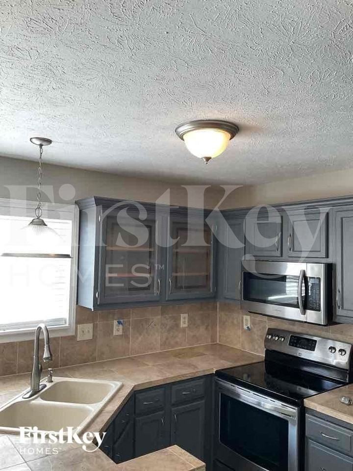 962 Andover Dr - Photo 4 of 10