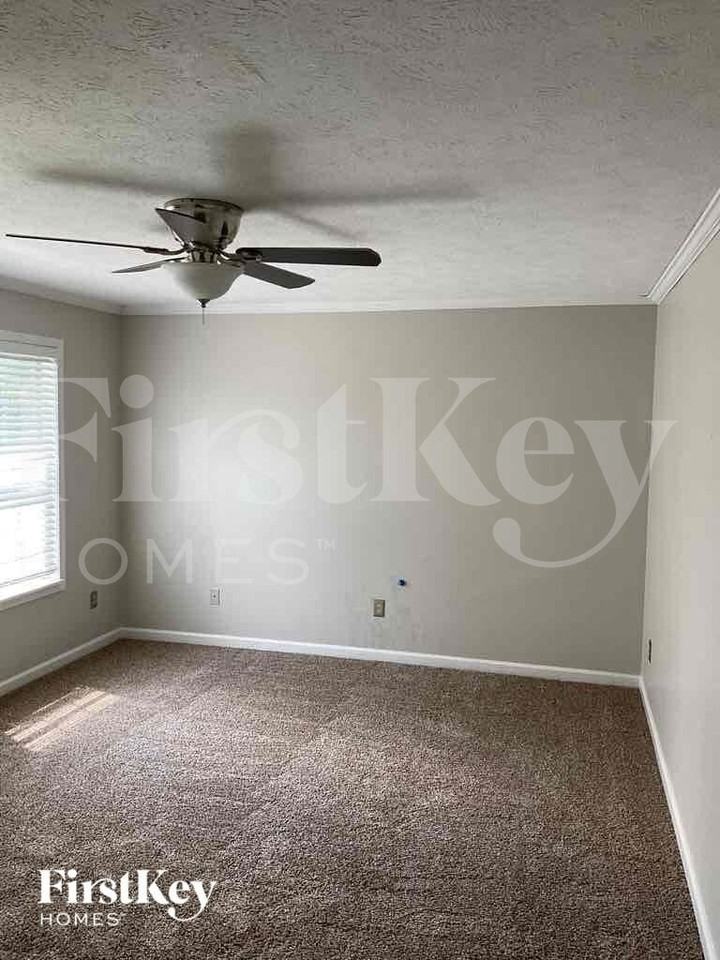 962 Andover Dr - Photo 5 of 10