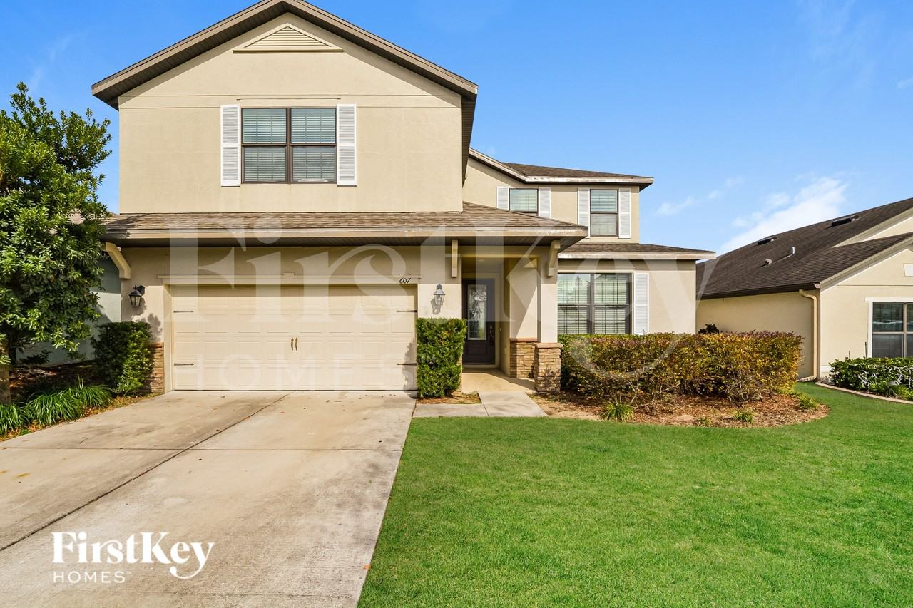 607 Silverthorn Place