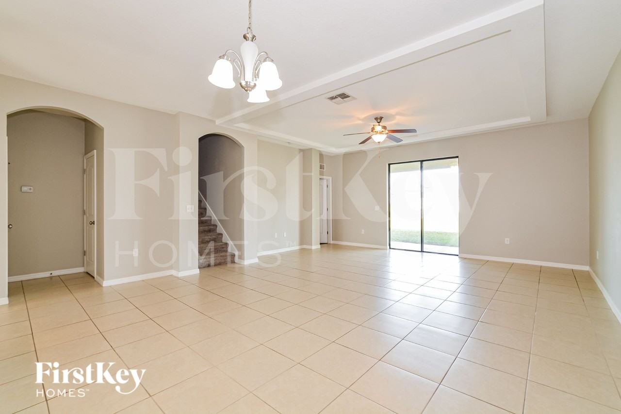 607 Silverthorn Pl - Photo 5 of 19