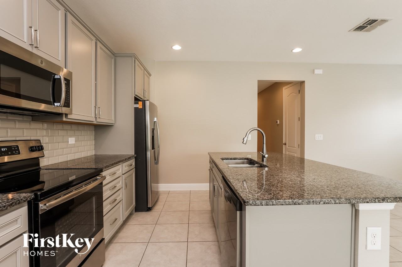 1246 Stratton Ave - Photo 4 of 15