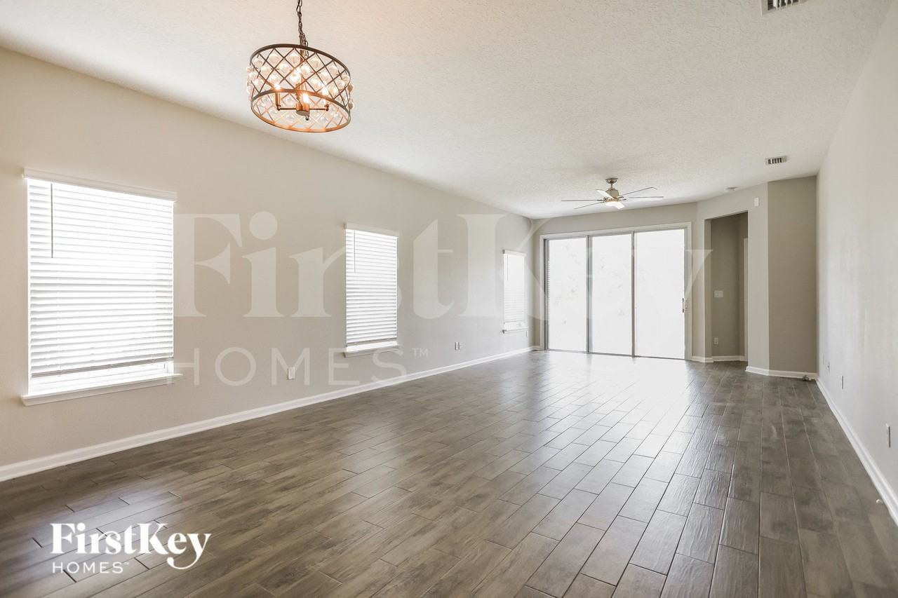 273 Ferndale Way - Photo 4 of 16