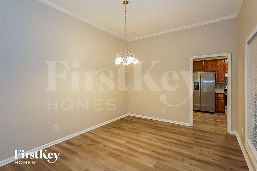 339 Bayhill Dr - Photo 4 of 15