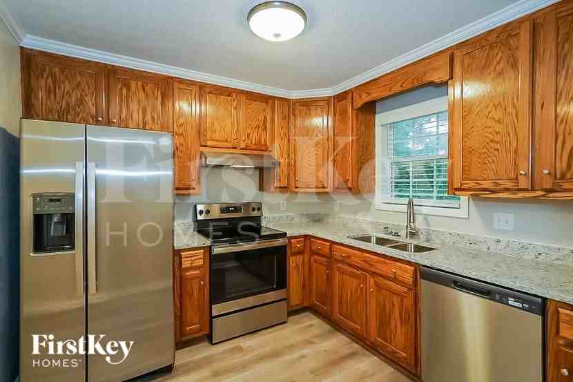 339 Bayhill Dr - Photo 5 of 15