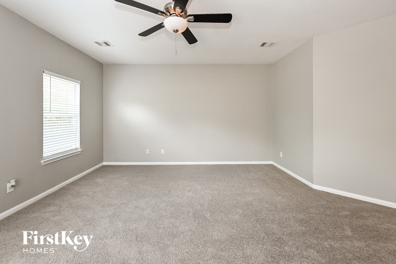 6610 Albion Cresent Dr - Photo 3 of 15