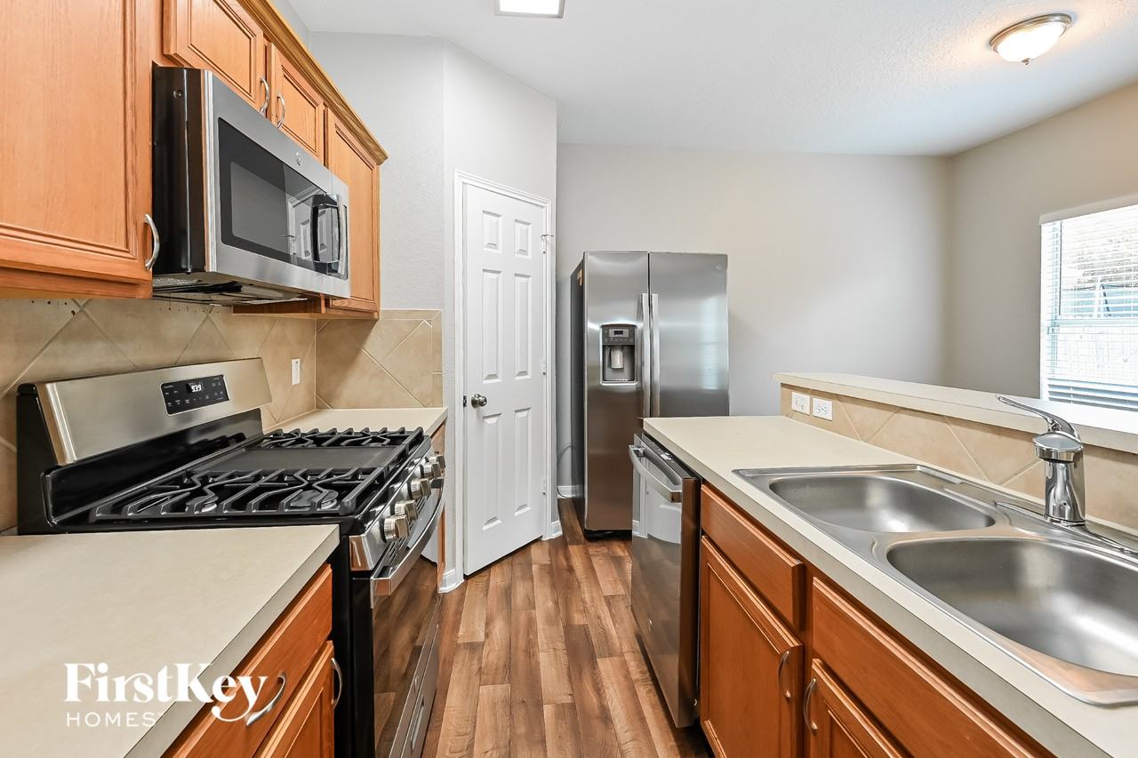 6610 Albion Cresent Dr - Photo 6 of 15