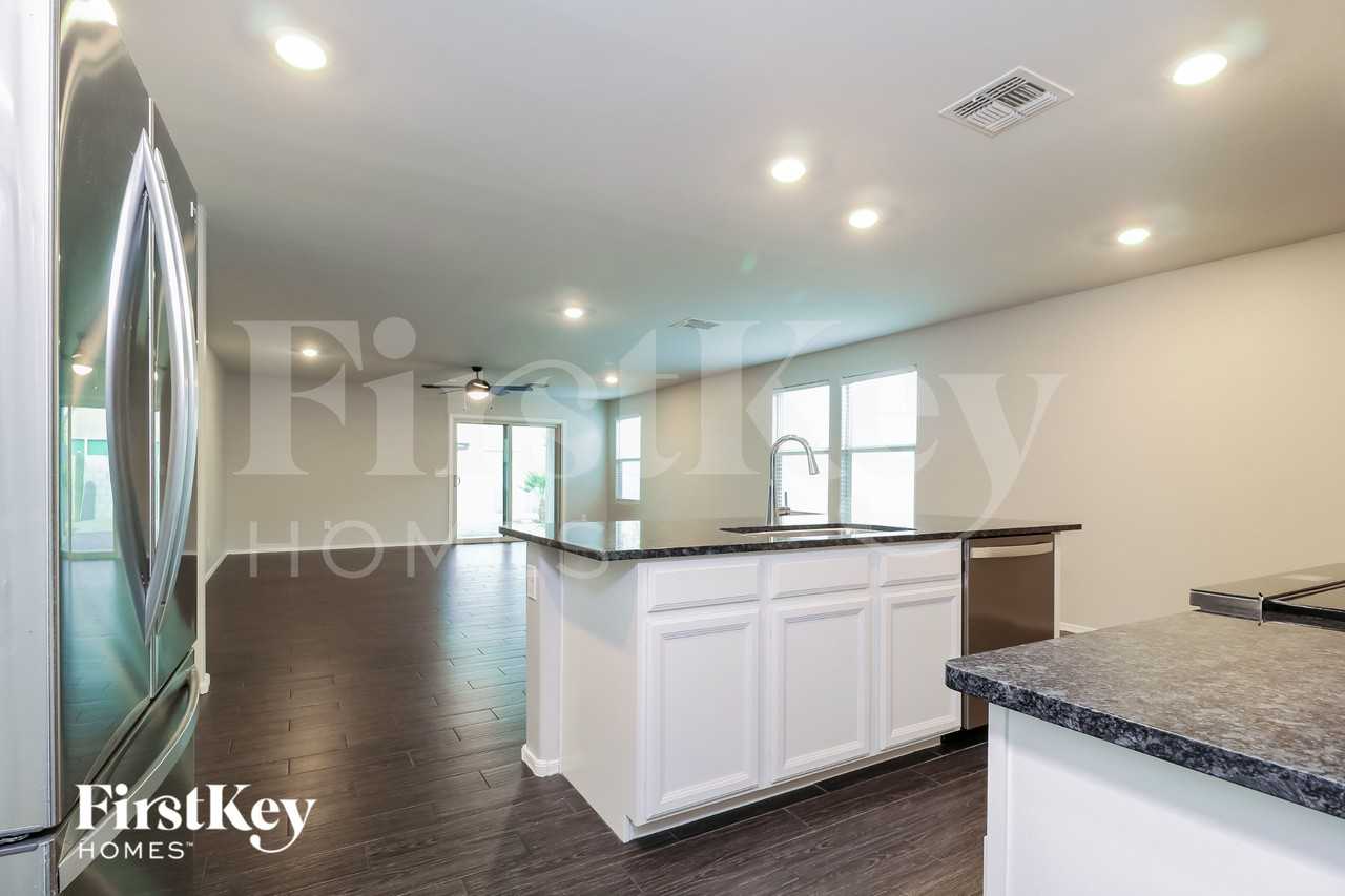 7203 N 125th Dr - Photo 6 of 15