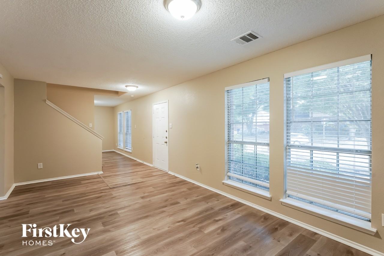 1700 Worthington Ln - Photo 4 of 15