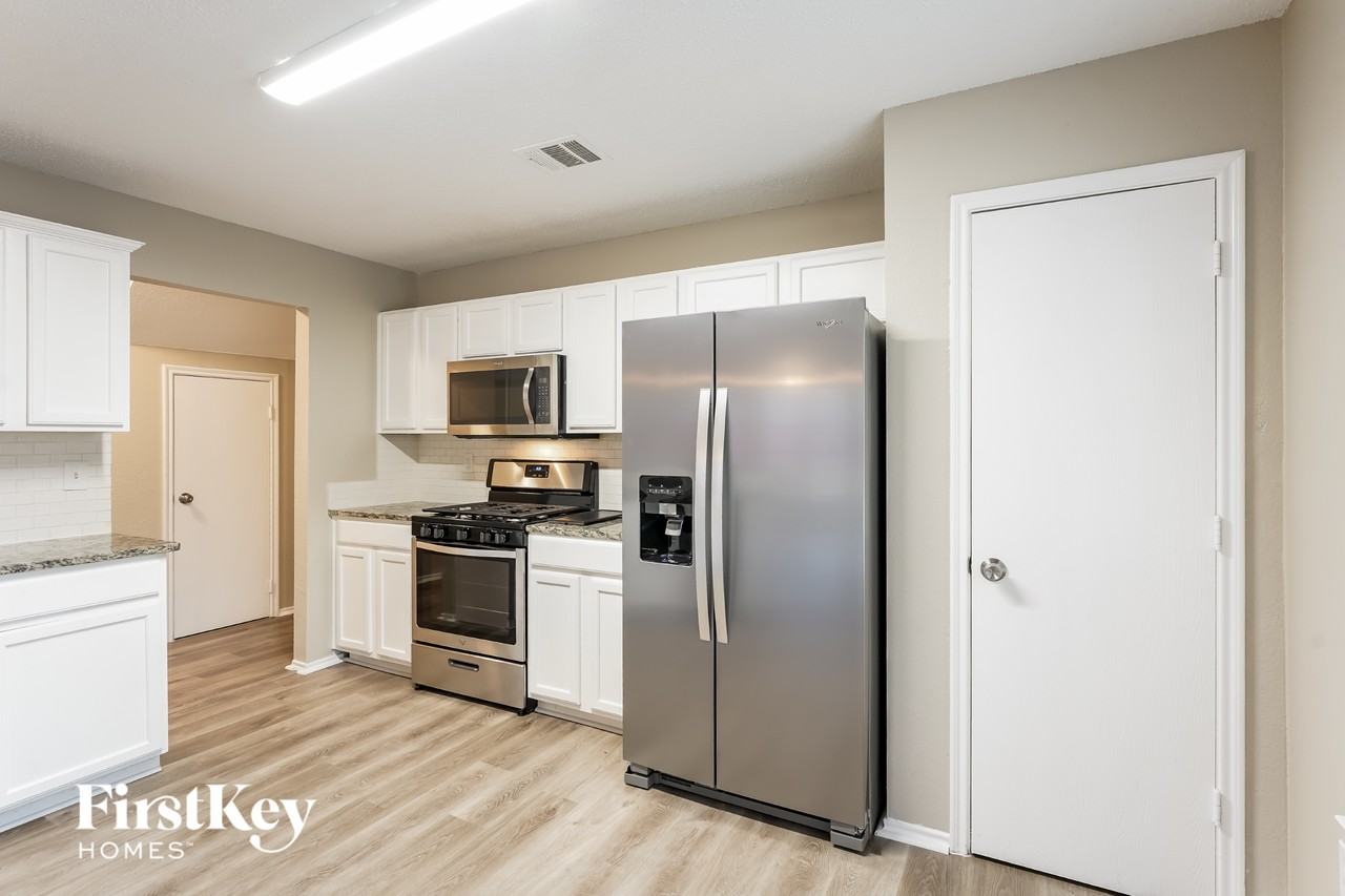 1700 Worthington Ln - Photo 5 of 15