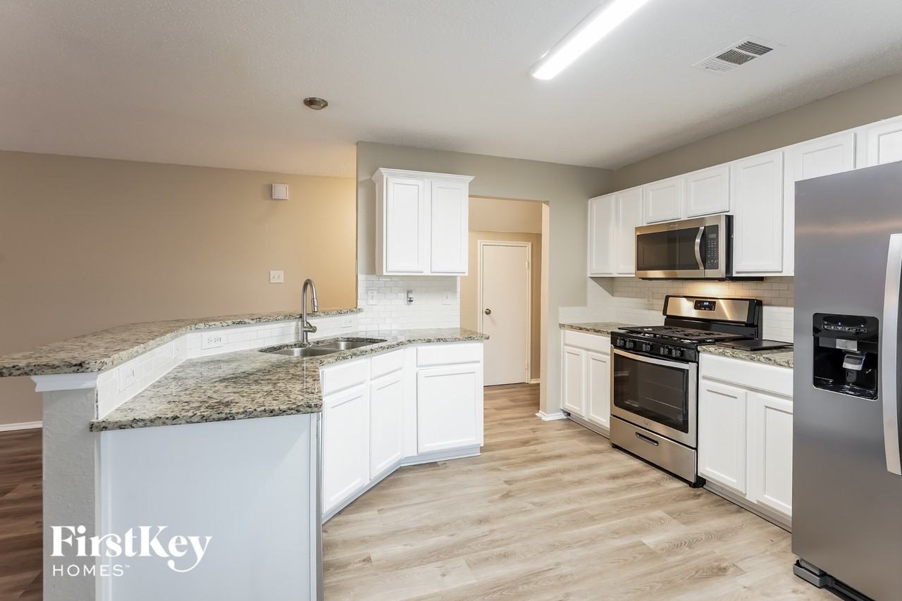 1700 Worthington Ln - Photo 6 of 15