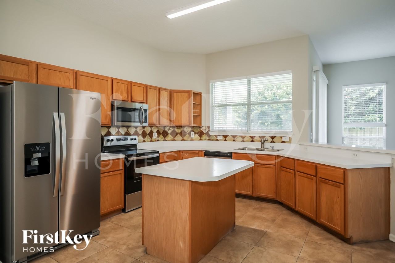 5510 Bristol Bay Ln N - Photo 7 of 15