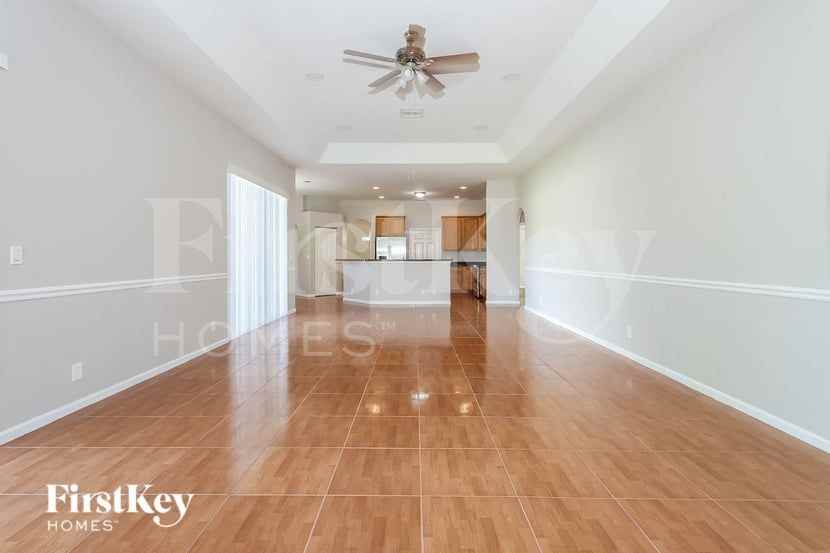 562 Southwest Dairy Road - Photo 5 of 15