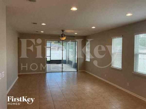 95415 Woodbridge Pkwy - Photo 3 of 10