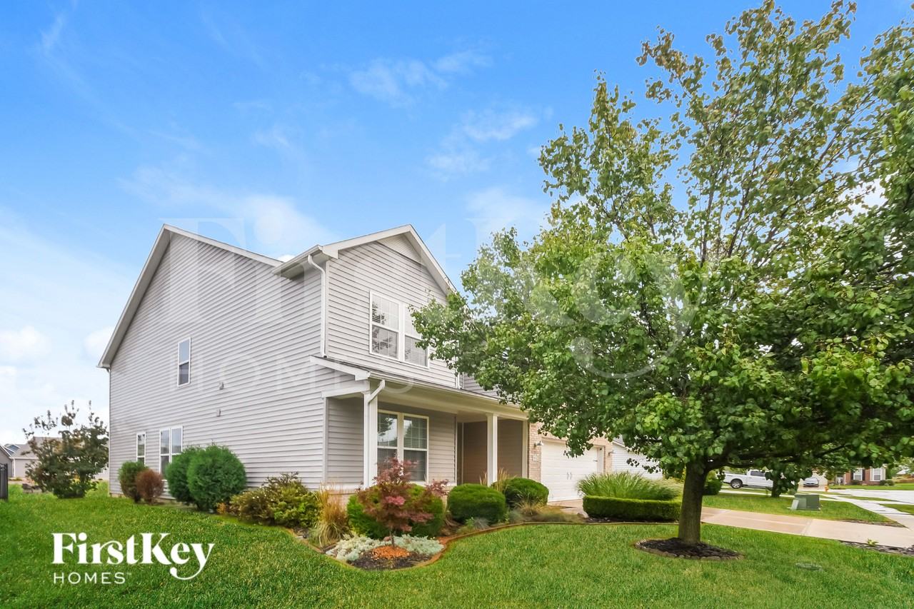 1536 Maplewood Ln - Photo 2 of 15