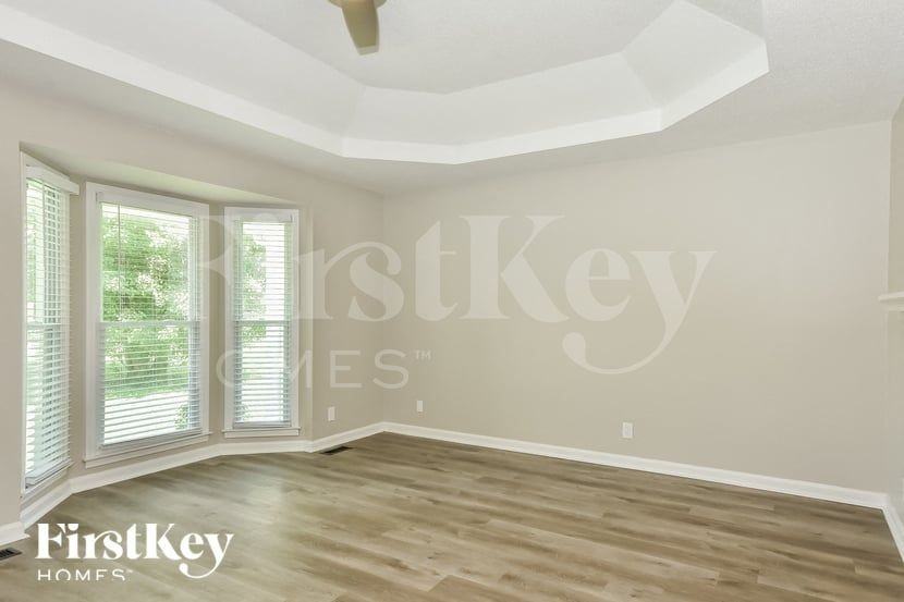 632 Fallbrook Ln - Photo 3 of 15