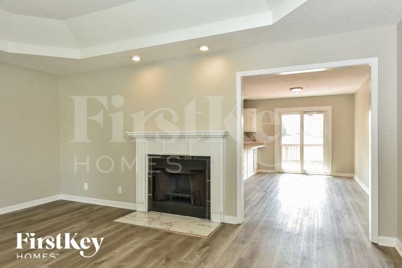 632 Fallbrook Ln - Photo 4 of 15