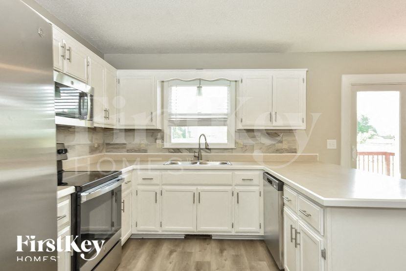 632 Fallbrook Ln - Photo 7 of 15