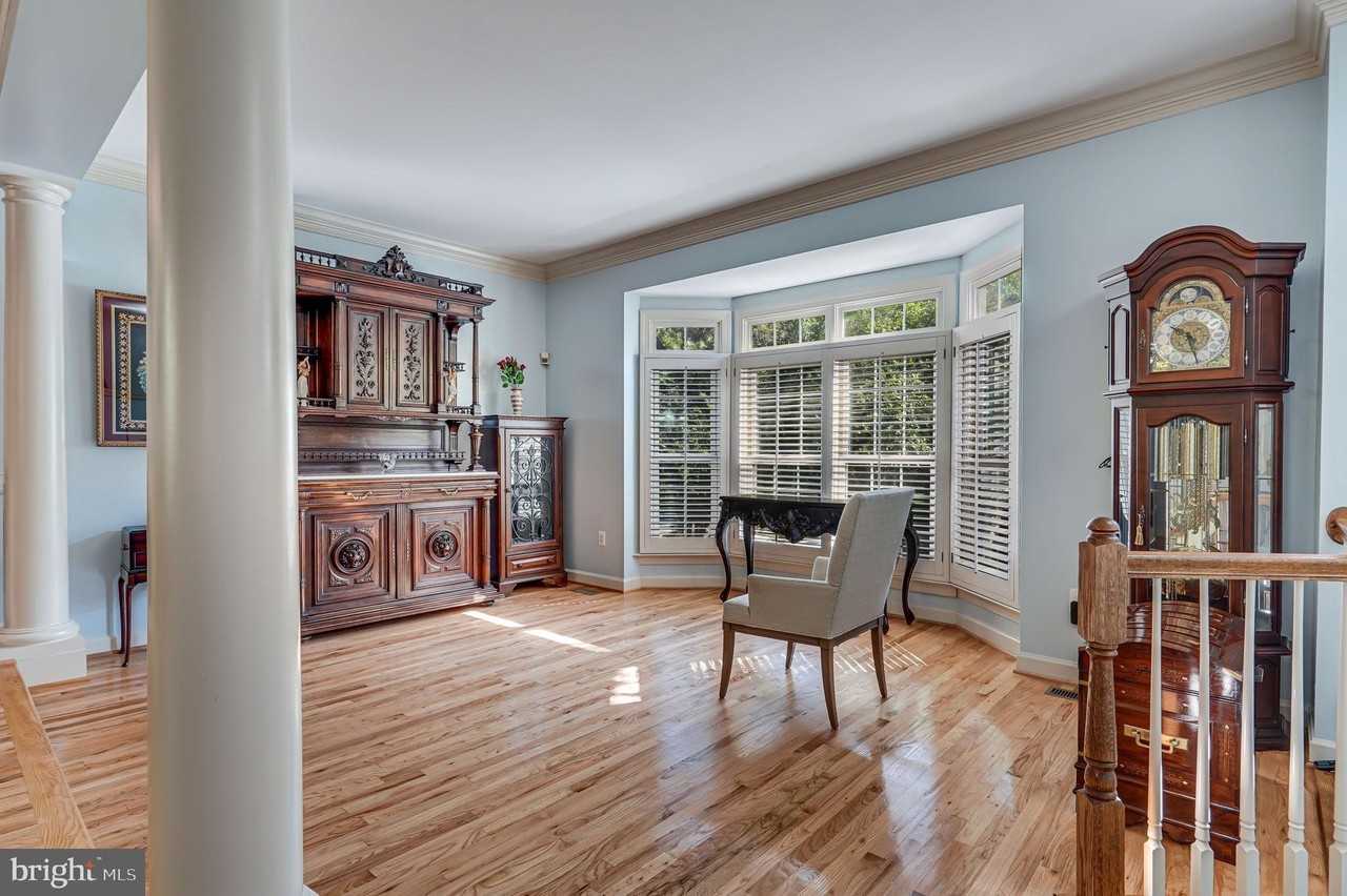 150 Rees Pl - Photo 6 of 47