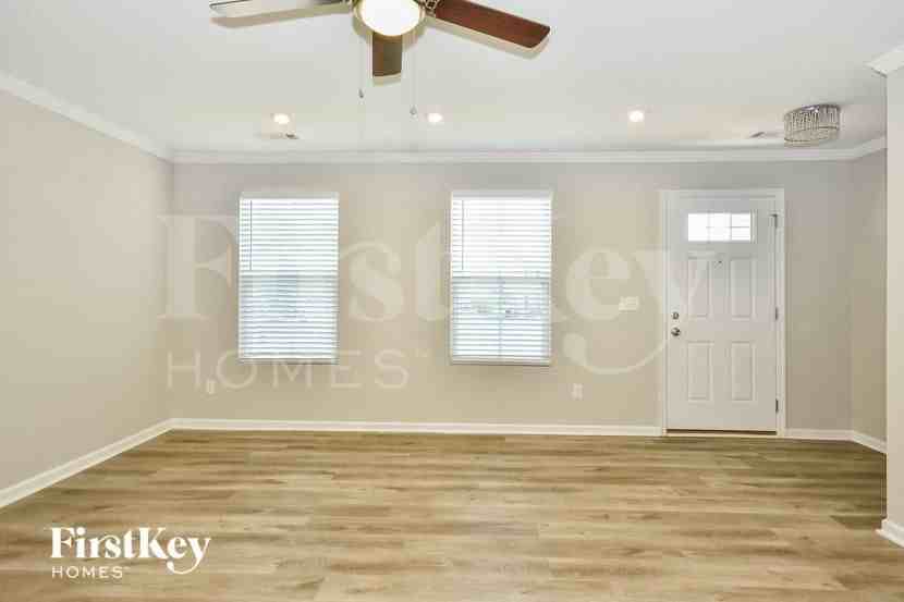 111 Norwich Ct - Photo 4 of 15