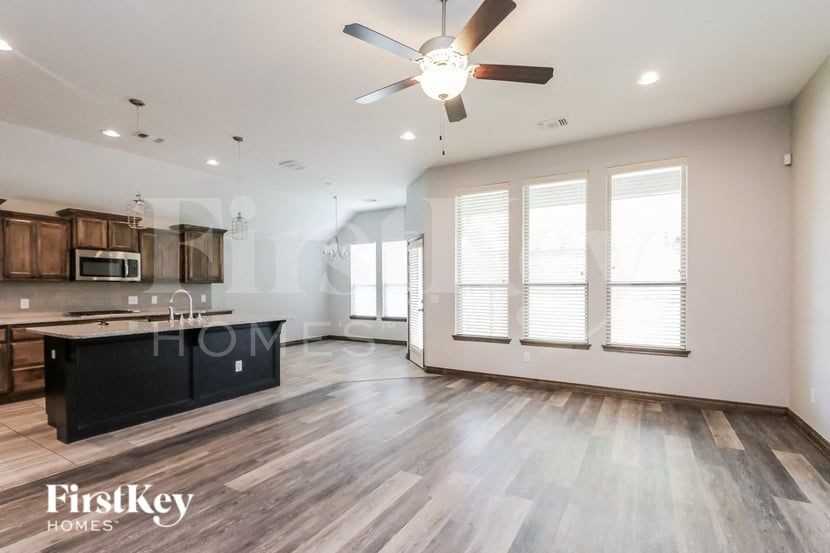 15904 Tall Grass Dr - Photo 2 of 15