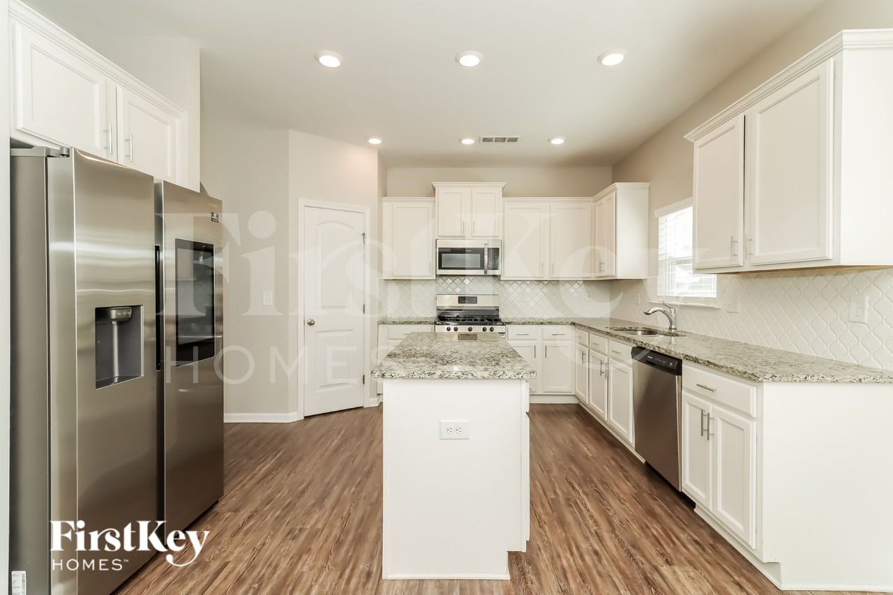 529 S Fortune Way - Photo 7 of 19