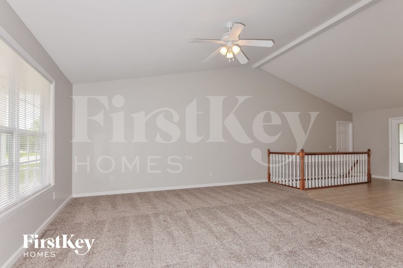 224 Victoria Dr - Photo 3 of 15