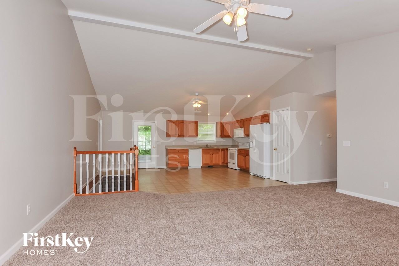 224 Victoria Dr - Photo 4 of 15