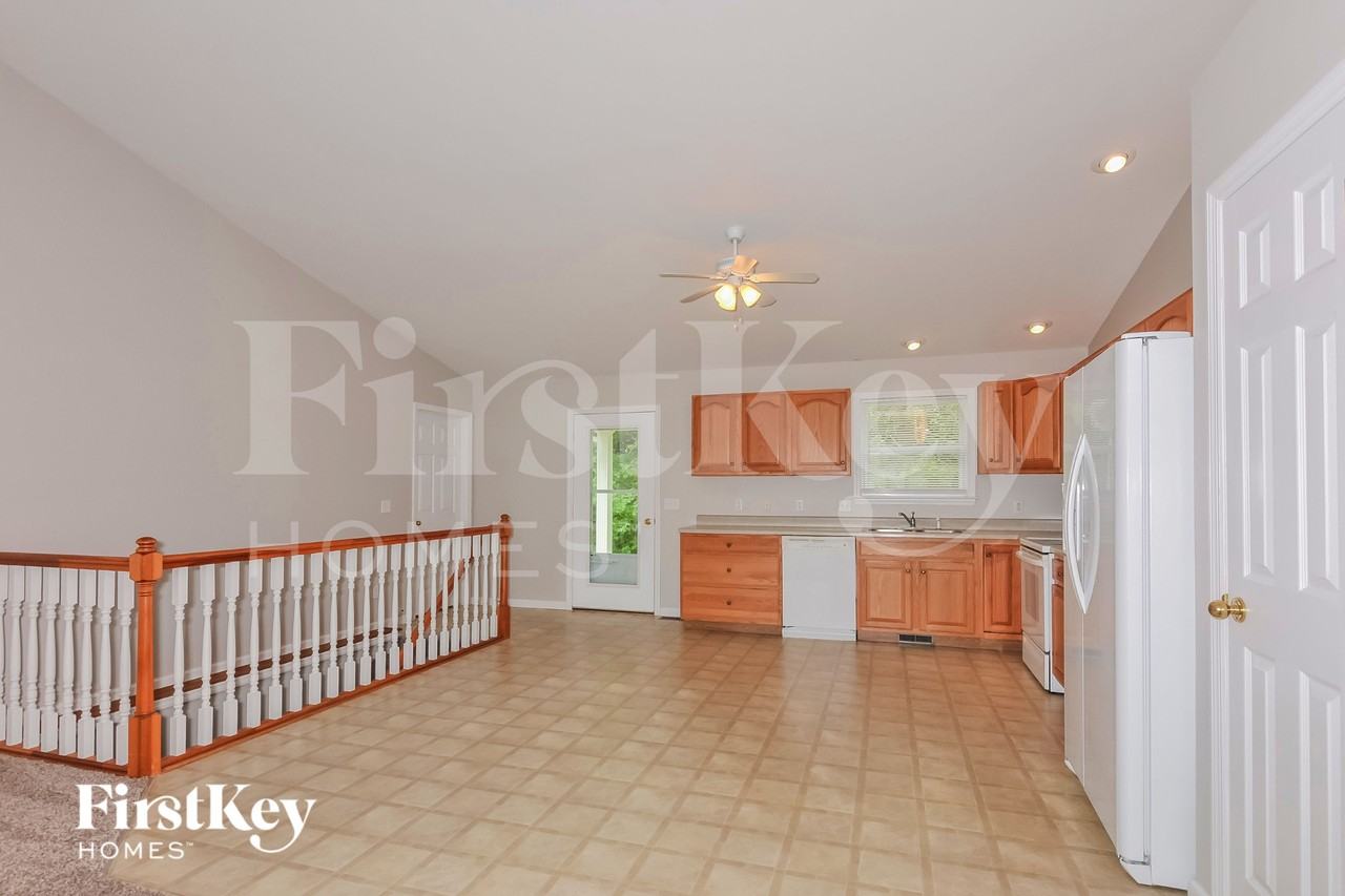 224 Victoria Dr - Photo 5 of 15