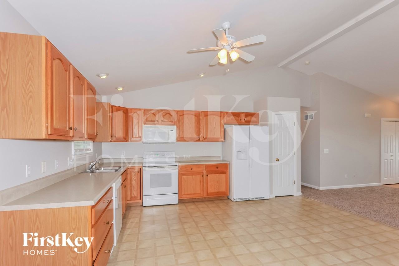 224 Victoria Dr - Photo 6 of 15