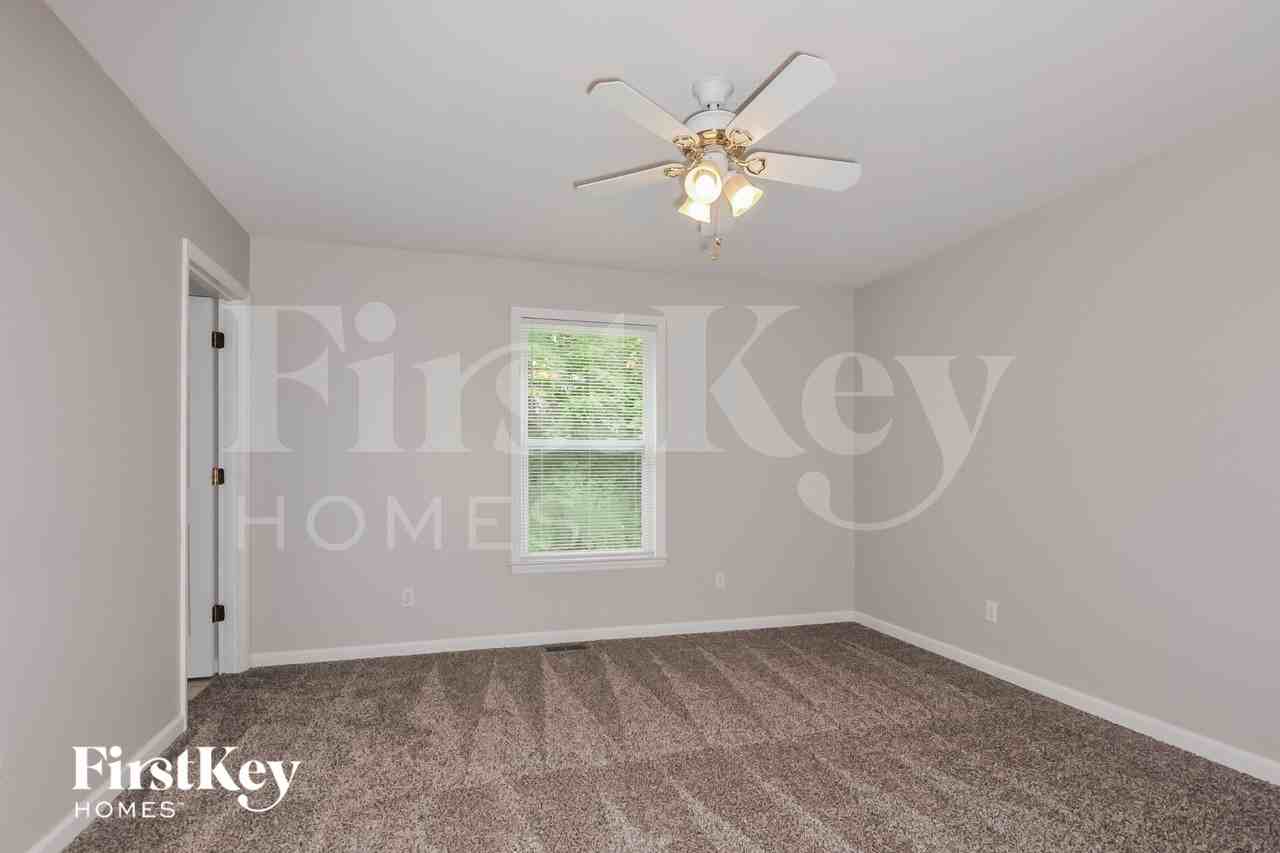 224 Victoria Dr - Photo 7 of 15