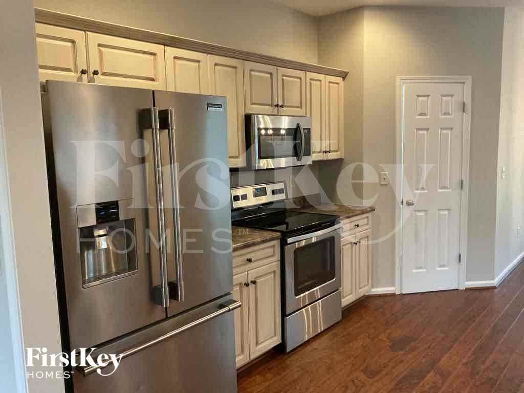 3795 Abbeyglen Way - Photo 3 of 10