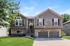 311 Sw Creek Ridge Dr - Photo 1 of 1