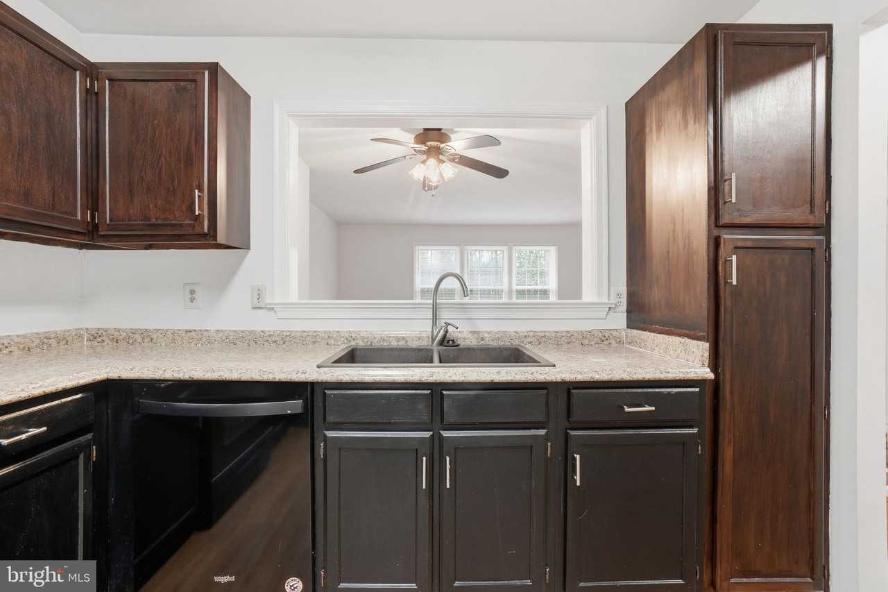 7923 Pebble Brook Court - Photo 6 of 34