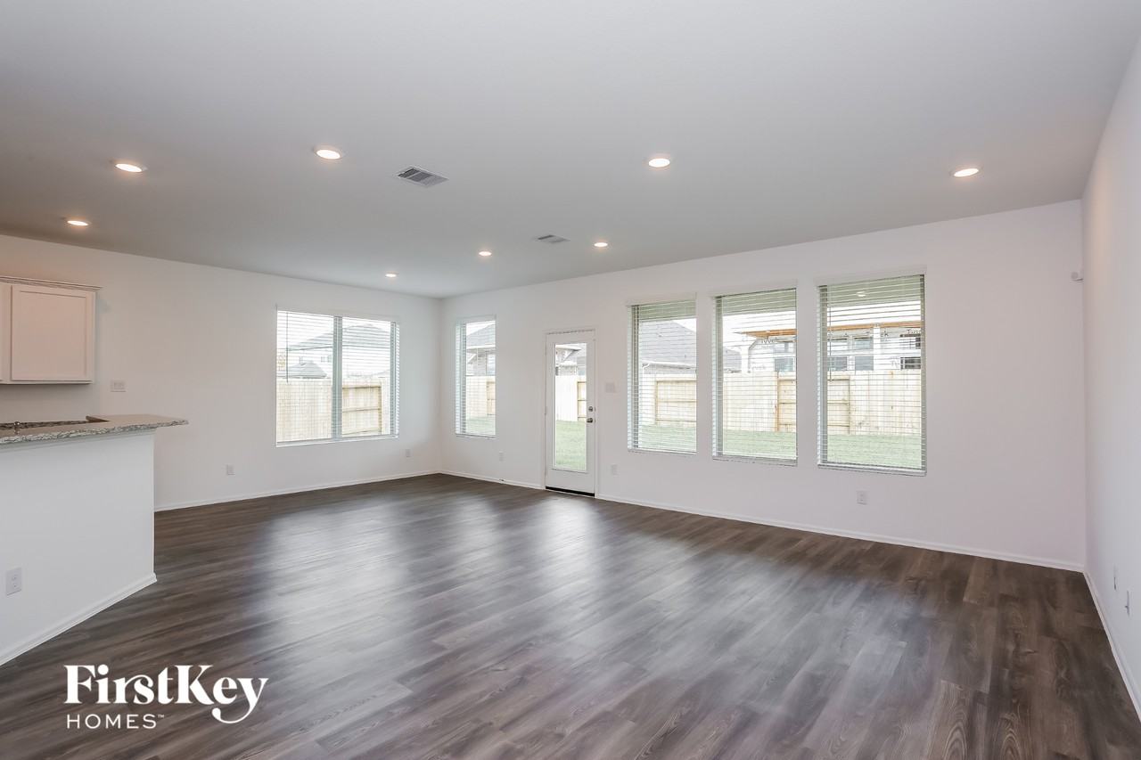 9011 Willowridge Ct - Photo 4 of 15