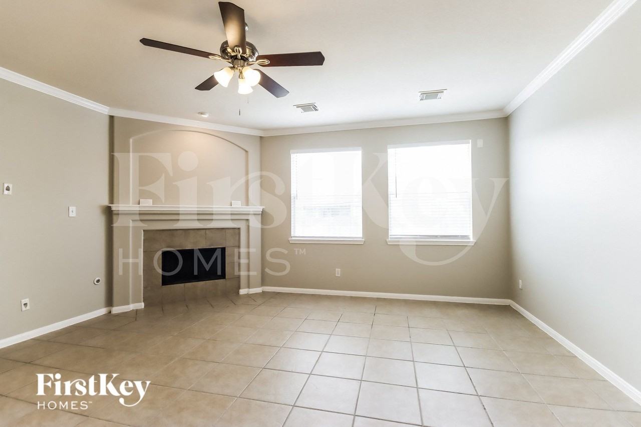 1002 Alp Springs Ct - Photo 4 of 15