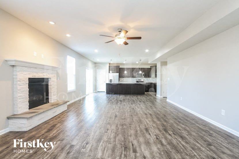 8959 Hemingway Dr - Photo 3 of 15