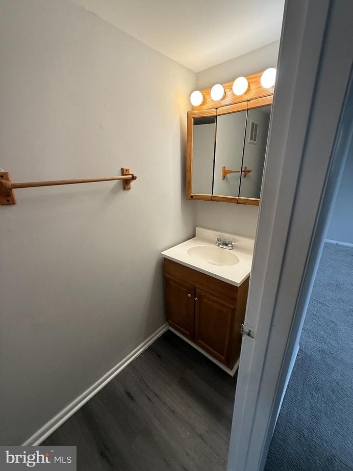 5055 Lakeland Court - Photo 2 of 3